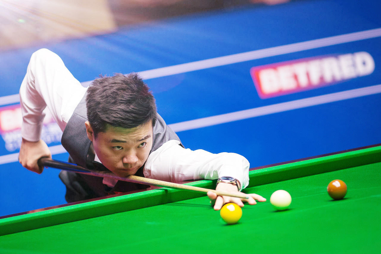 万众瞩目的 万众瞩目的